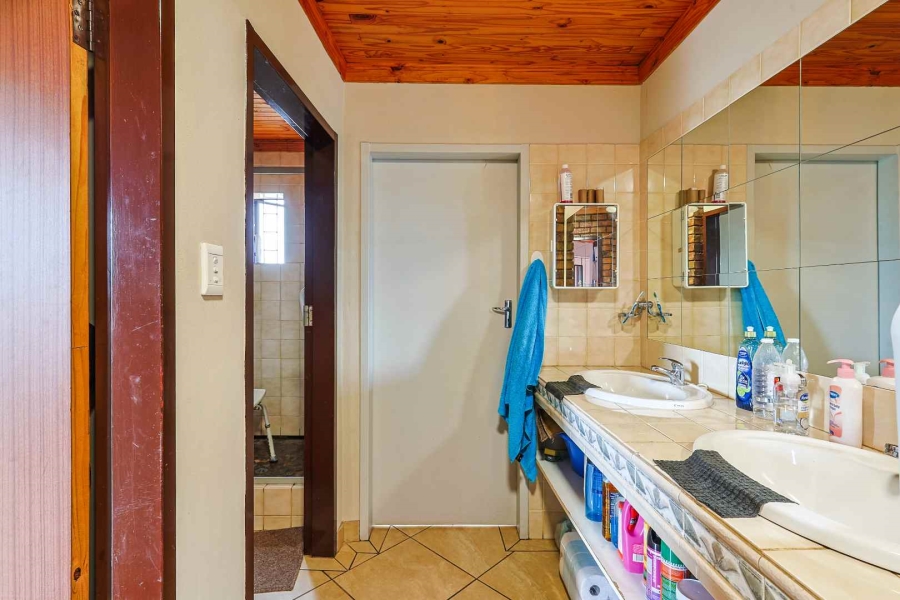 4 Bedroom Property for Sale in Hartbeespoort North West